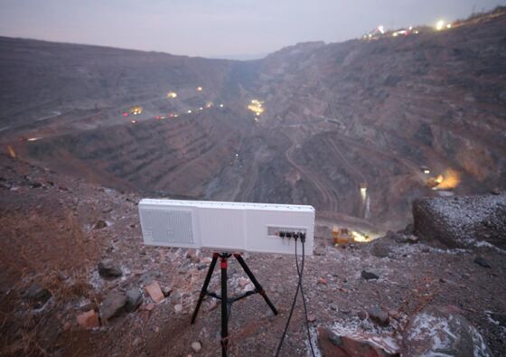 Portable Digital Phased Array Monitoring Radar with 120° Wide Monitoring Angle and Sub-millimeter-level High-Precision Deformation Monitoring for Slope Safety